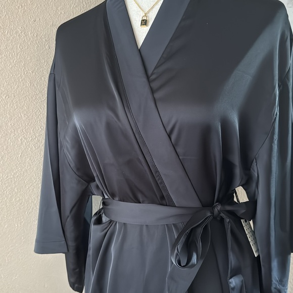 Black kimono robe wrap style dress - Picture 7 of 9